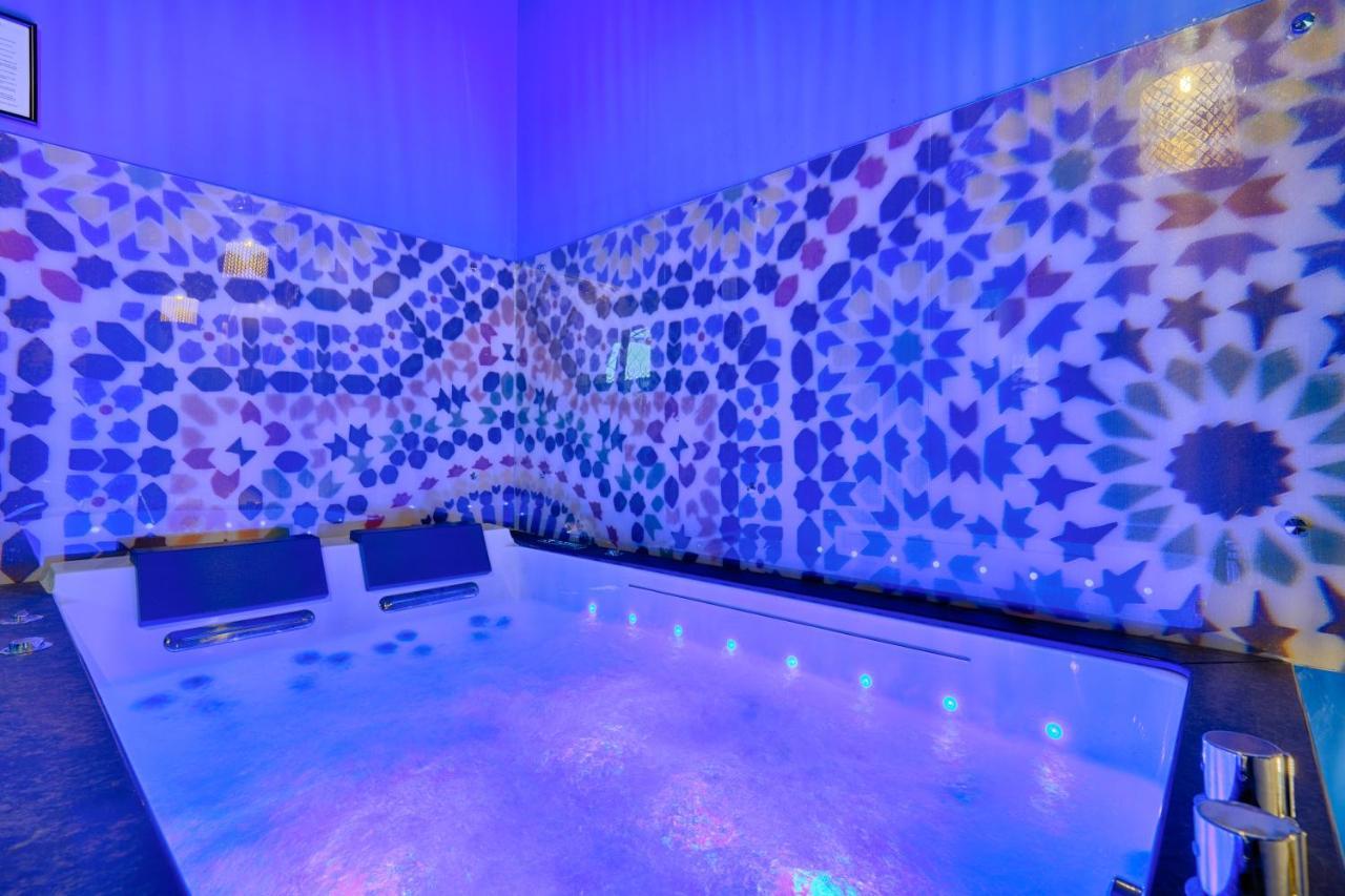 Luxury Jardin Majorelle Paris Orly Avec Jacuzzi วิญู-ซูร์-เซน ภายนอก รูปภาพ